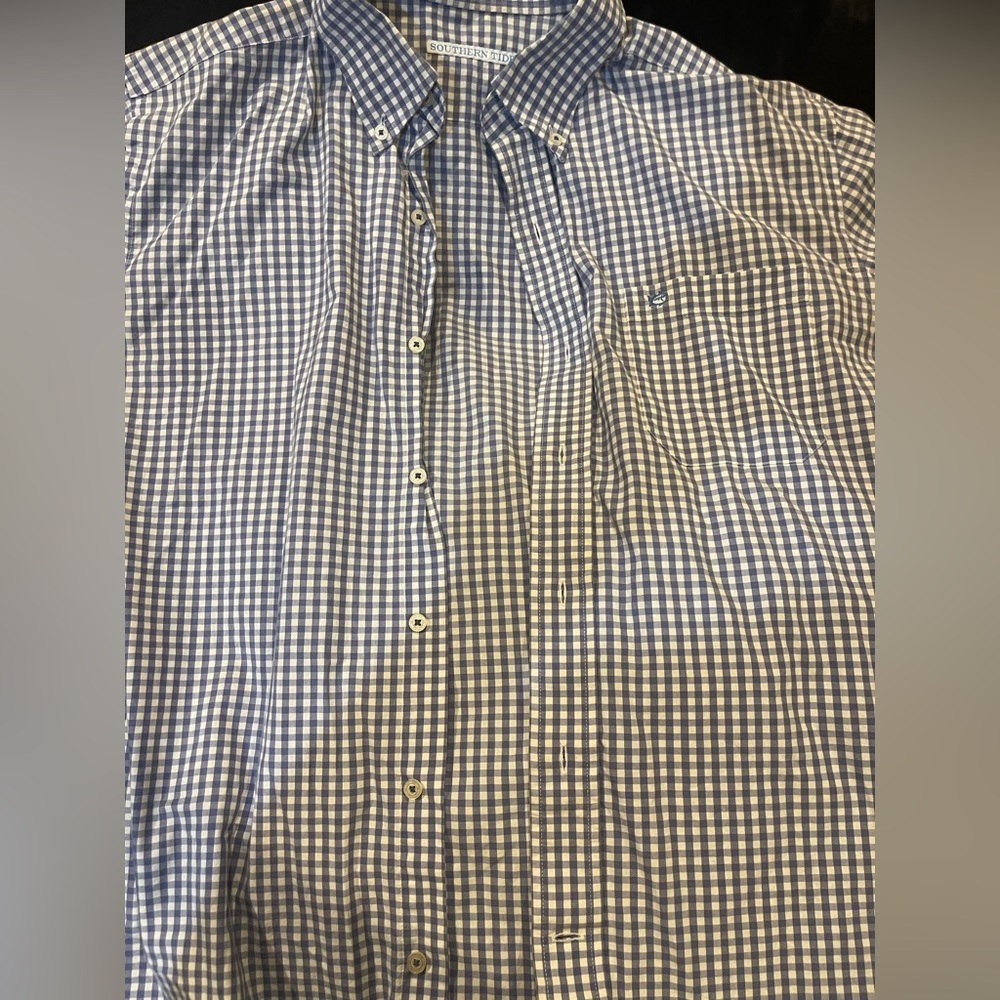 Long sleeve Button down Southern Tide shirt.
